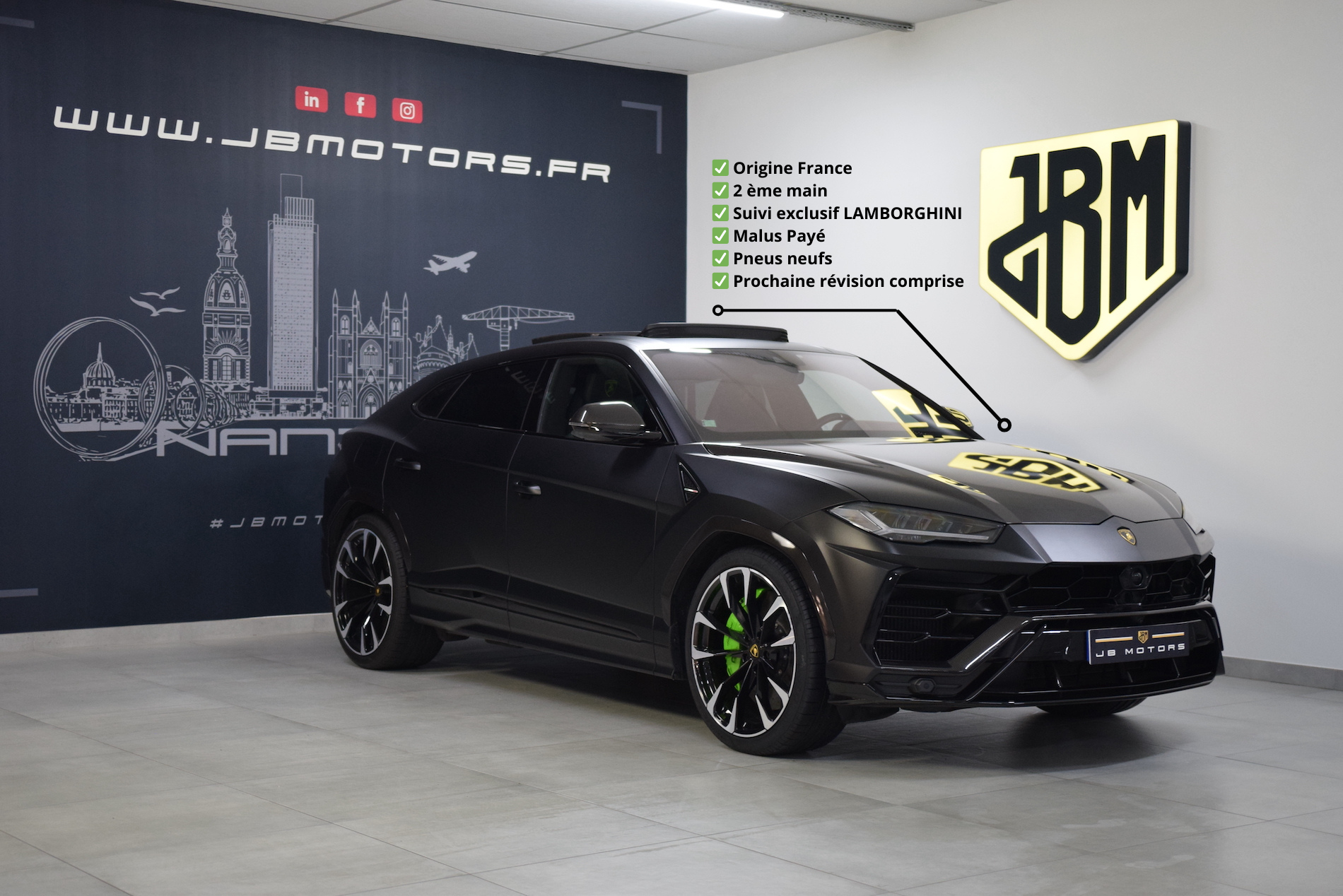 LAMBORGHINI URUS