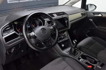 30 - VW Touran 7 places d'occasion  d'occasion  disponible chez JB MOTORS NANTES.JPG